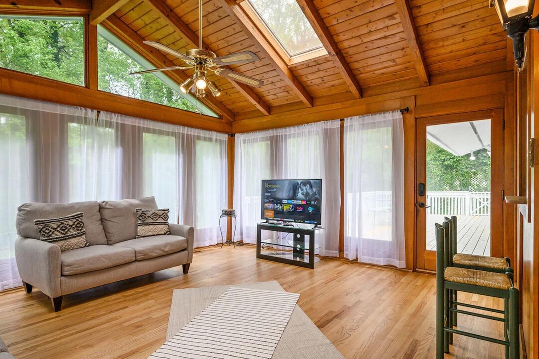2431 Weatherford Ct in Marietta, GA - Building Photo