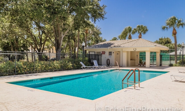 12836 Woodmill Dr in Palm Beach Gardens, FL - Building Photo - Building Photo