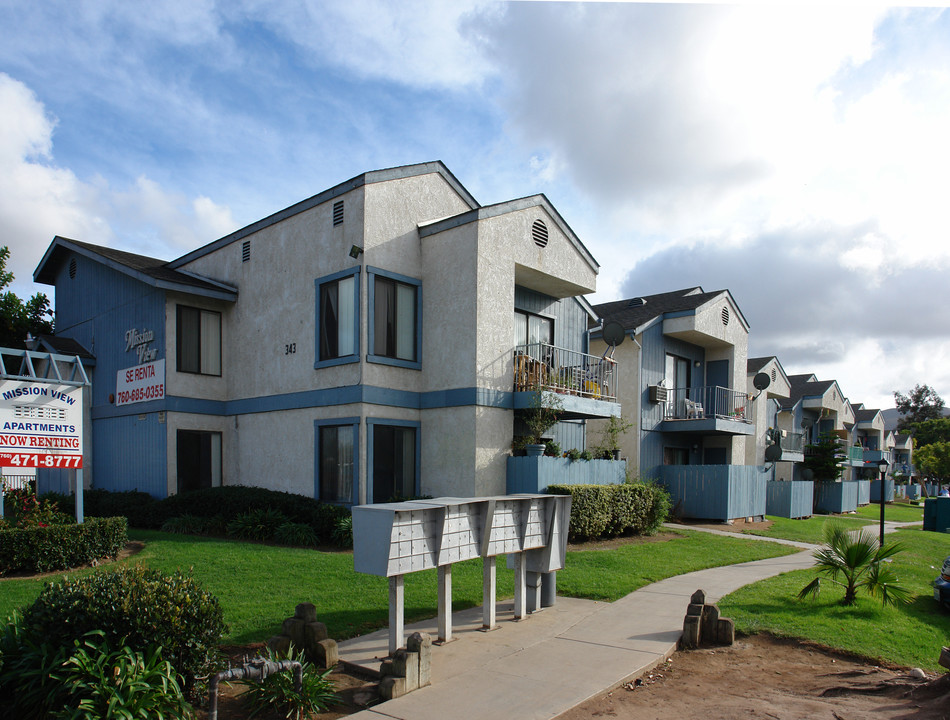 Mission View Apartments in San Marcos, CA - Foto de edificio