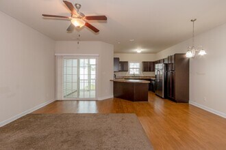 500 Caldwell Loop in Jacksonville, NC - Building Photo - Building Photo
