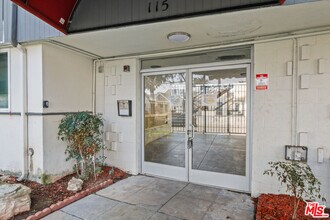 115 N Oak St in Inglewood, CA - Building Photo - Building Photo