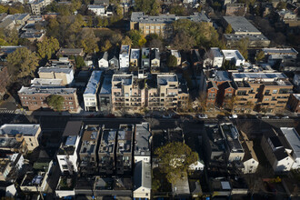 2240 W Armitage Ave in Chicago, IL - Building Photo - Building Photo