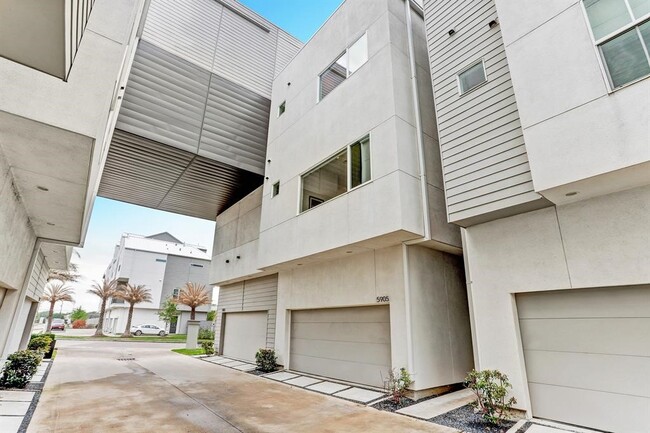 property at 5905 E Post Oak Ln