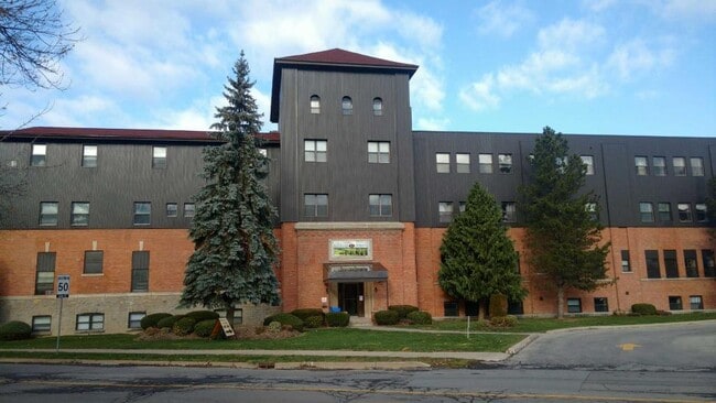 12 Riverside Dr