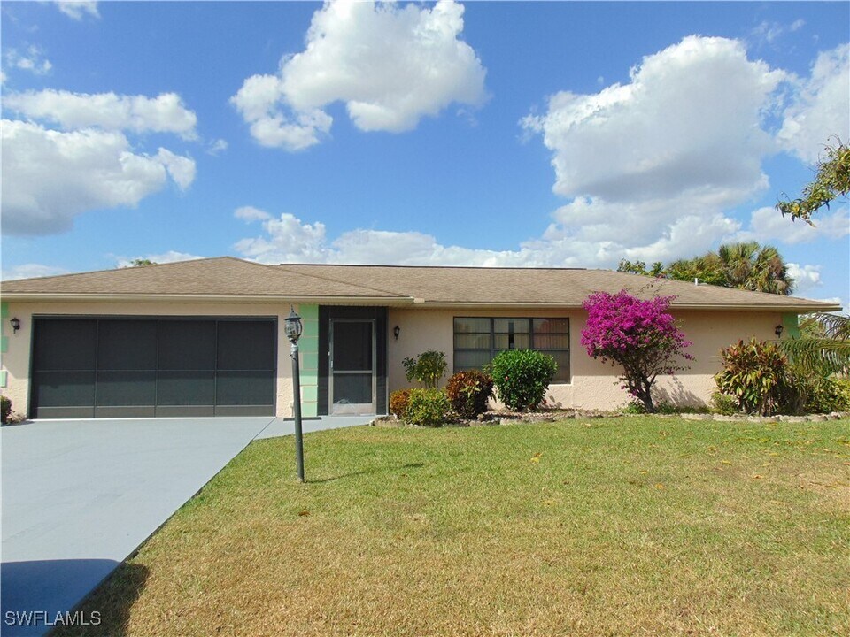 615 Lhommedieu St in Lehigh Acres, FL - Building Photo