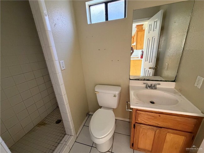 8 Cisne St in Pharr, TX - Building Photo - Building Photo