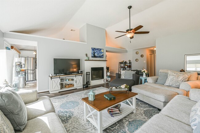 4030 Bentley Dr in Pearland, TX - Building Photo - Building Photo