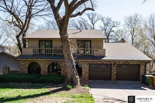 845 Hidden Hills Dr in Bellevue, NE - Building Photo