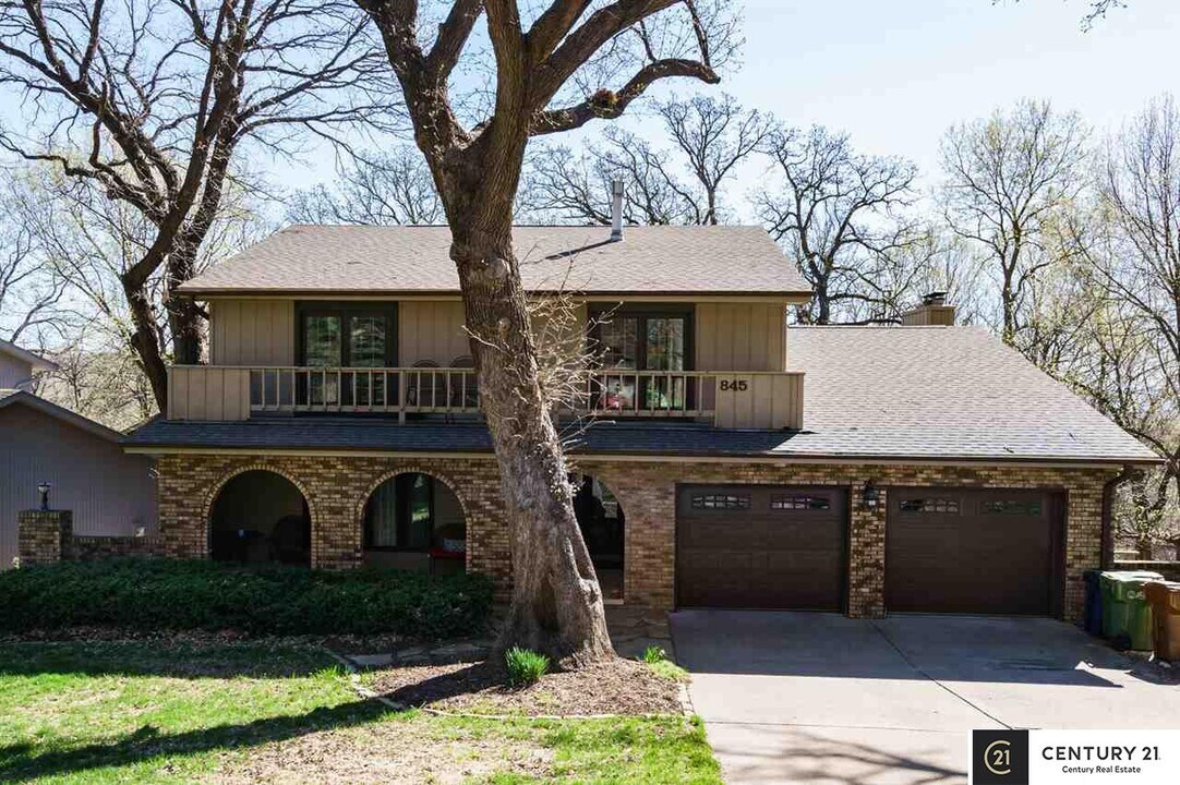 845 Hidden Hills Dr in Bellevue, NE - Building Photo