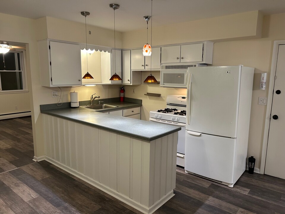 626 King Georges Rd, Unit 1 in Fords, NJ - Building Photo