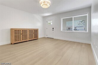 4525 Fluvia Ave in Naples, FL - Foto de edificio - Building Photo