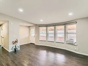 13620 SW Beef Bend Rd in King City, OR - Building Photo - Building Photo