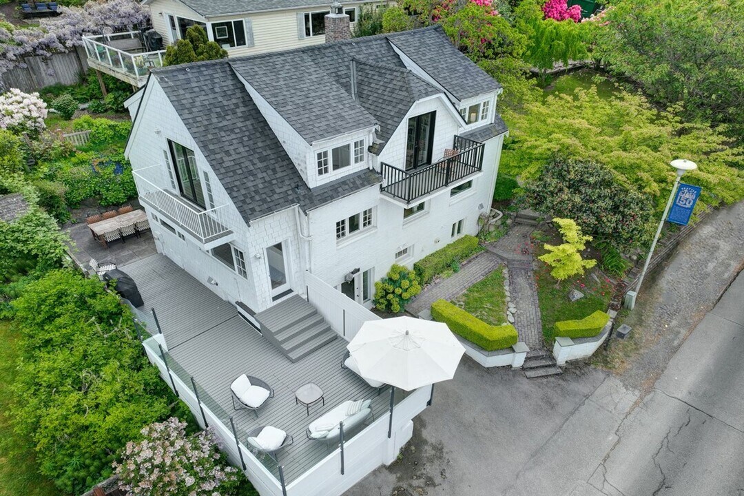 9542 24th Ave NW in Seattle, WA - Building Photo