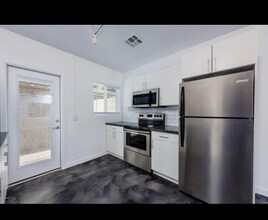 3338 N 16th Ave in Phoenix, AZ - Foto de edificio - Building Photo