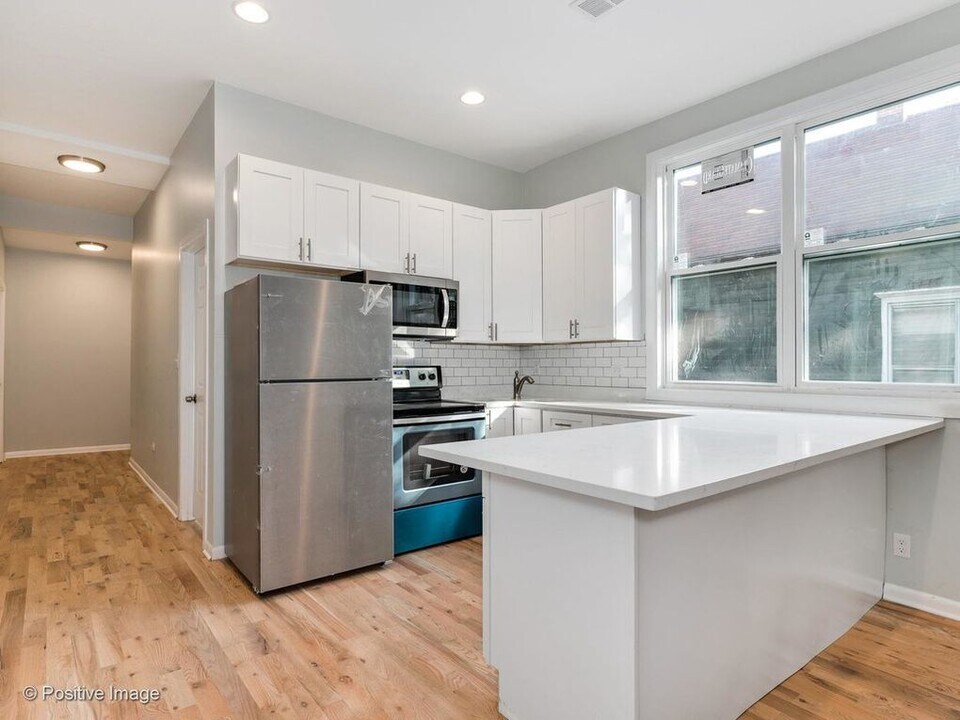 2731 W St Georges Ct in Chicago, IL - Building Photo