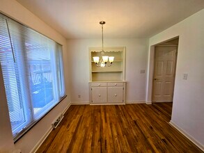212 Roanoke Ave in Cuyahoga Falls, OH - Building Photo - Building Photo