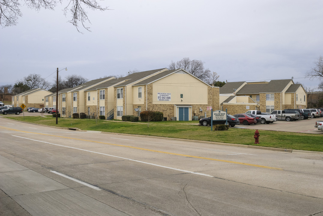 Willow Wood Apartments in Grand Prairie, TX - Building Photo