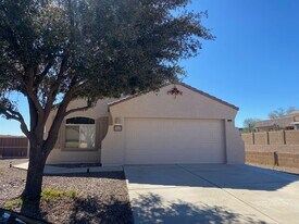 8231 W Lapis Moon Ln in Tucson, AZ - Building Photo