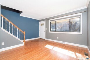 91 Orangewood W in Derby, CT - Building Photo