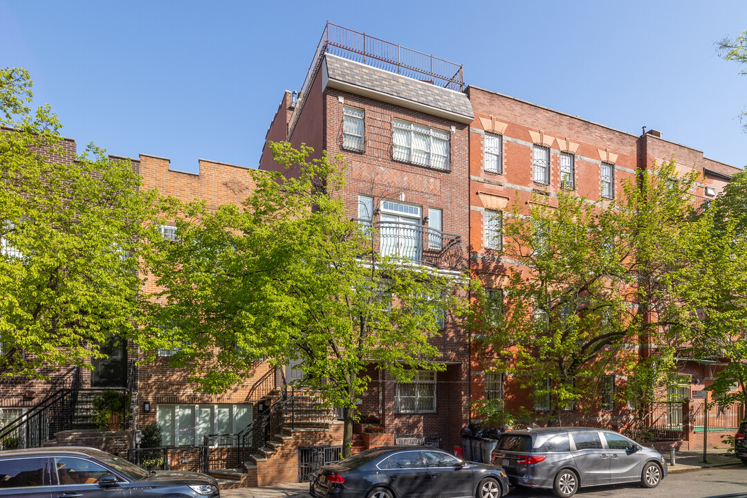139 Lynch St in Brooklyn, NY - Foto de edificio