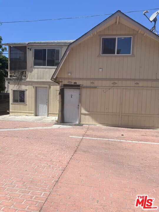 2217 S Hobart Blvd in Los Angeles, CA - Building Photo