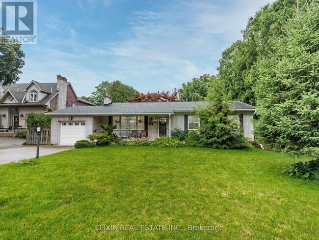 686 Cedar Ave in Burlington, ON - Building Photo - Building Photo