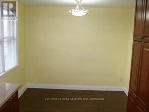 64 Glenview Dr in Hamilton, ON - Building Photo - Building Photo