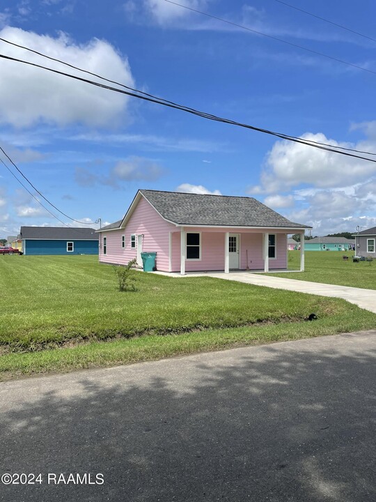 1855 Bearb Rd in Opelousas, LA - Building Photo