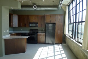 41 Burroughs St, Unit 205 in Detroit, MI - Building Photo