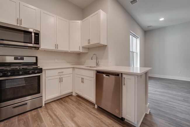 660 Grand St in Jersey City, NJ - Building Photo - Building Photo