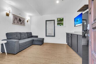 40 Poinsett St in Charleston, SC - Building Photo - Building Photo
