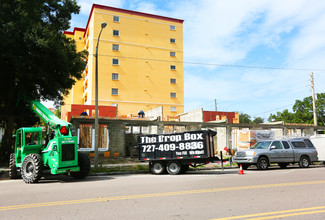 Tuxedo Townhomes in St. Petersburg, FL - Building Photo - Building Photo