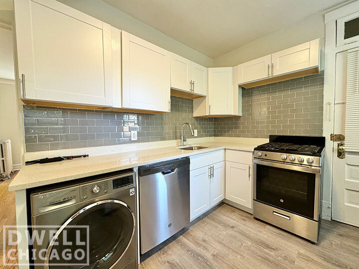 1054 W Lill Ave, Unit 2535 #1 in Chicago, IL - Building Photo