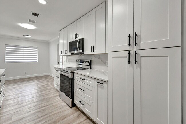 4705 Fountains Dr S in Greenacres, FL - Building Photo - Building Photo