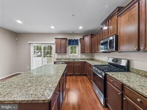 7425 Willow View Ln in Glen Burnie, MD - Building Photo - Building Photo