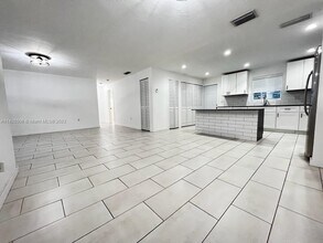 1762 NE 145th St-Unit -1762 in Miami, FL - Building Photo - Building Photo