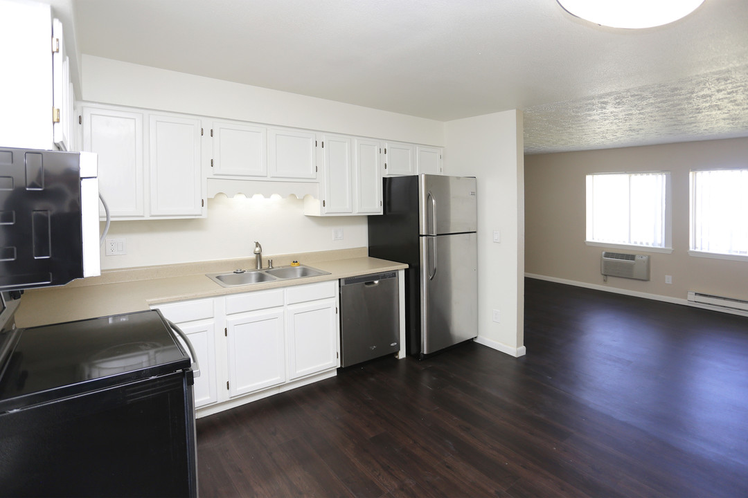 Pinon Manor Apartments Photo