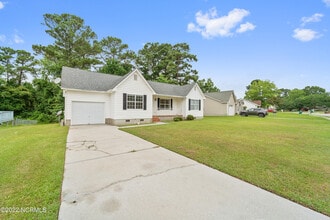 130 Broadleaf Dr in Jacksonville, NC - Building Photo - Building Photo