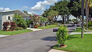 Lake Juliana Landings in Auburndale, FL - Building Photo - Building Photo