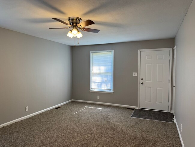 803 Ringgold Rd in Clarksville, TN - Building Photo - Building Photo