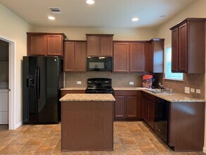 109 Sabine River Dr in Hutto, TX - Building Photo - Building Photo