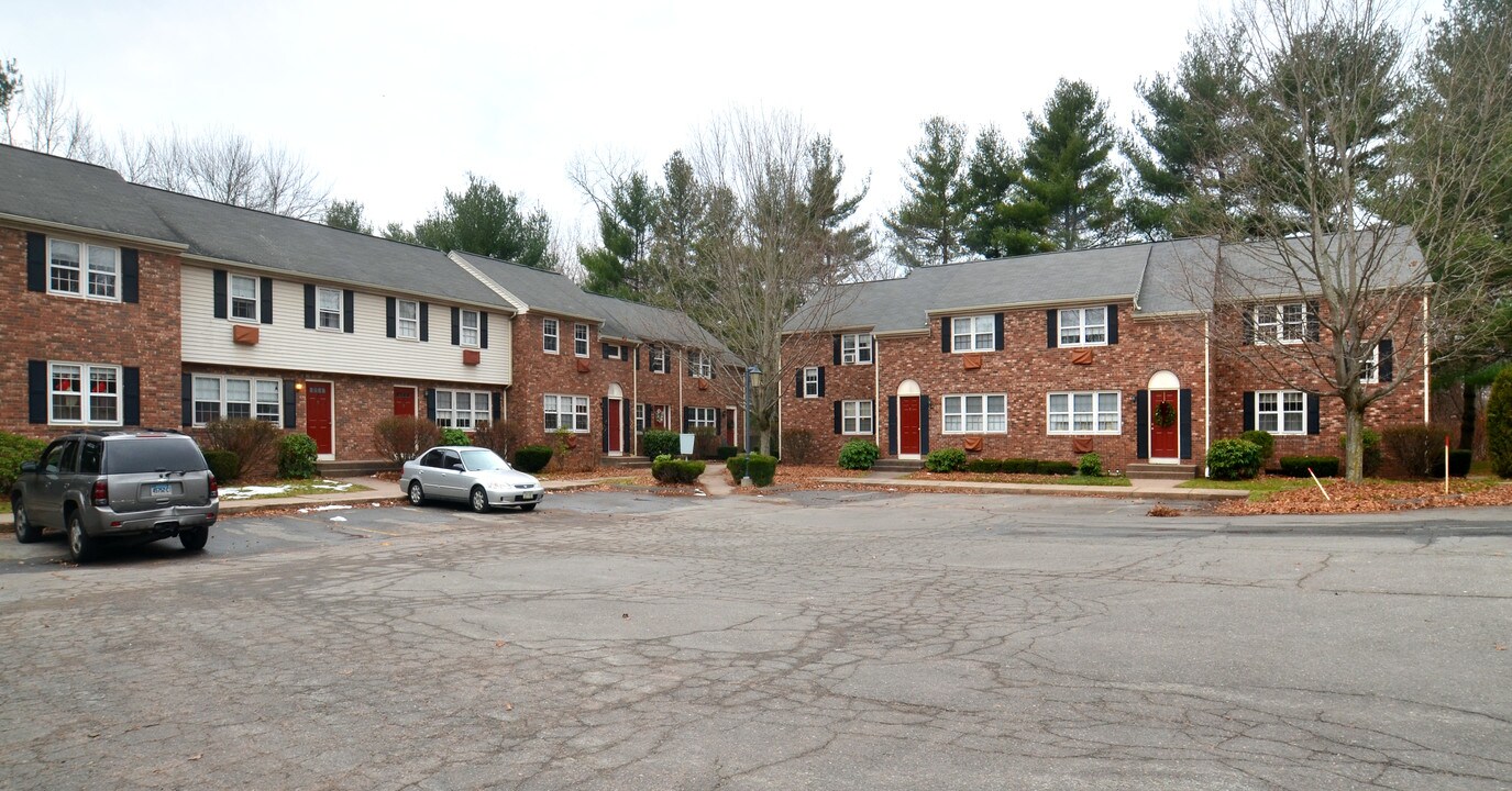 Follybrook Apartments in Manchester, CT - Building Photo