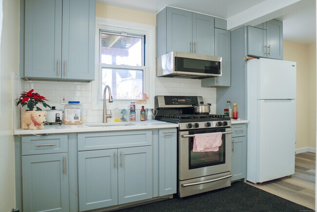 12 Smith St in Derby, CT - Building Photo - Building Photo