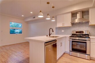 1048 Maple St in Santa Monica, CA - Building Photo - Building Photo