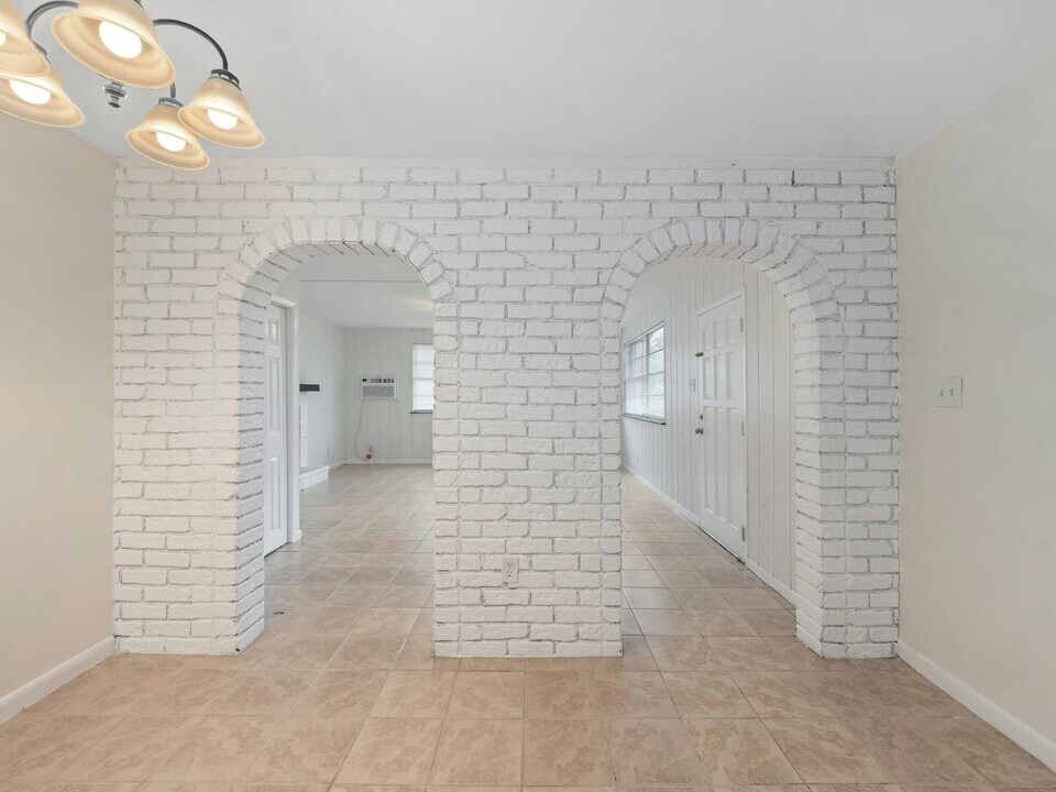 1008 Meadows Ave-Unit -B in Orlando, FL - Building Photo