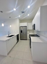 8130 NW 42nd St in Doral, FL - Building Photo - Building Photo