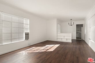 9220 Beverly Blvd in Beverly Hills, CA - Building Photo - Building Photo