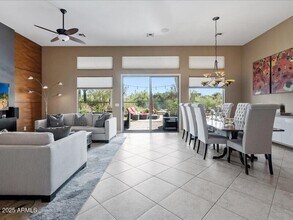 5447 E Ron Rico Rd in Cave Creek, AZ - Foto de edificio - Building Photo