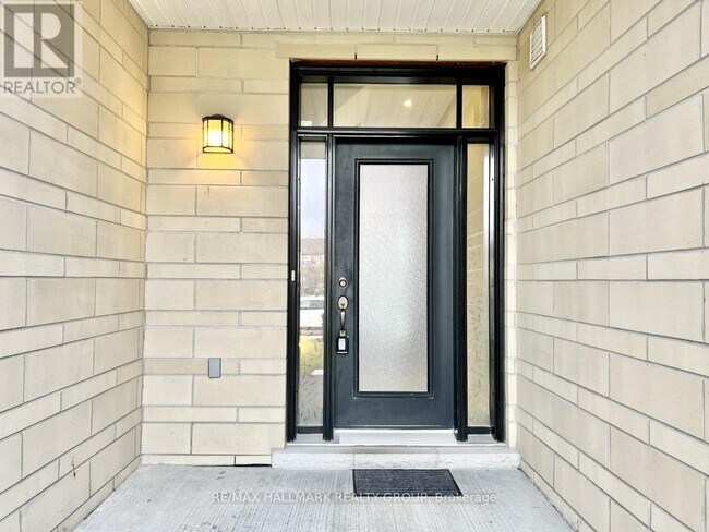 376 Cooks Mill Cres in Ottawa, ON - Building Photo - Building Photo