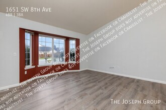 1651 SW 8th Ave in Oak Harbor, WA - Building Photo - Building Photo